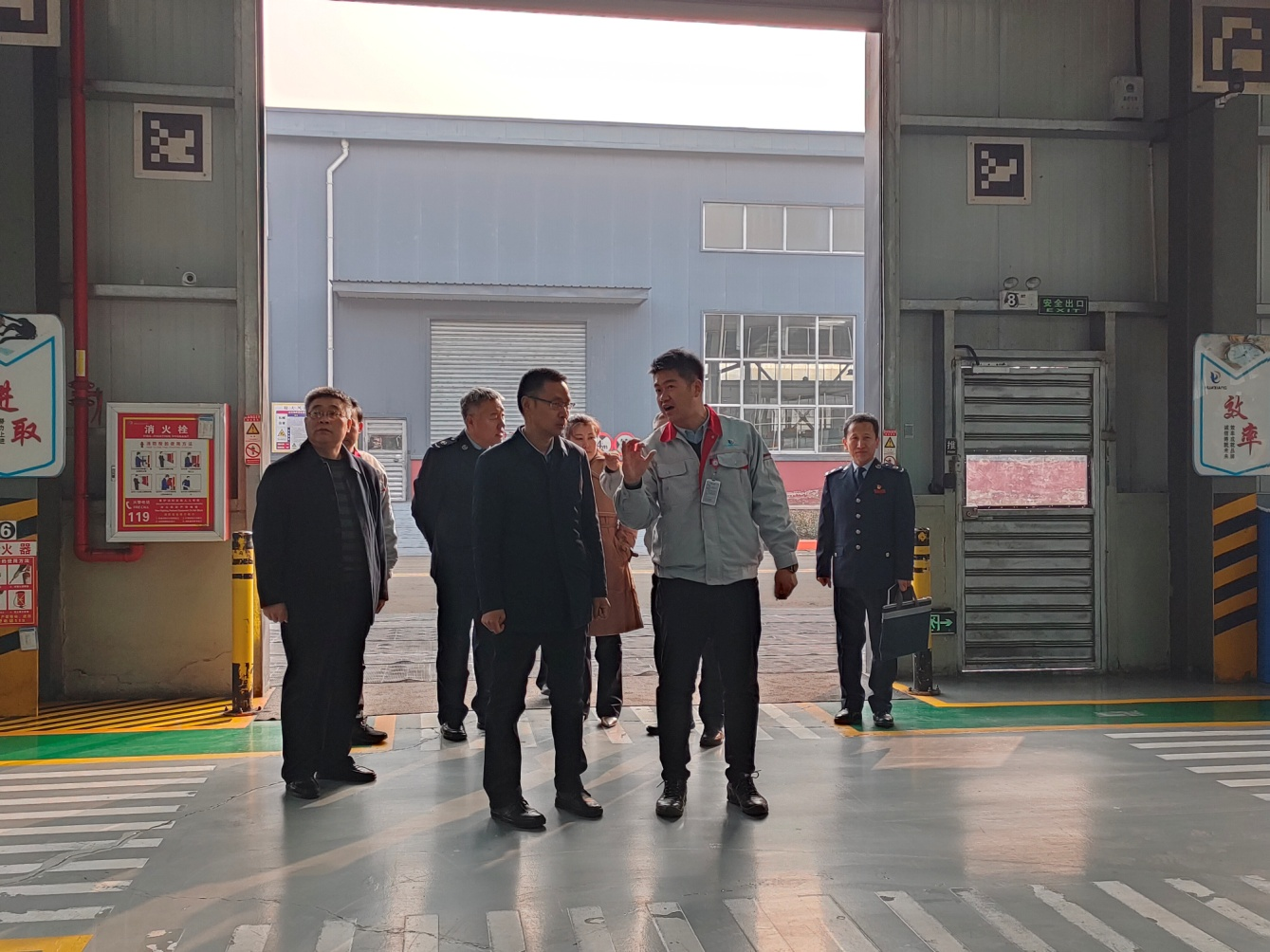 臨汾市稅務(wù)局黨委書記、局長(zhǎng)張鎖林一行蒞臨我司調(diào)研服務(wù)
