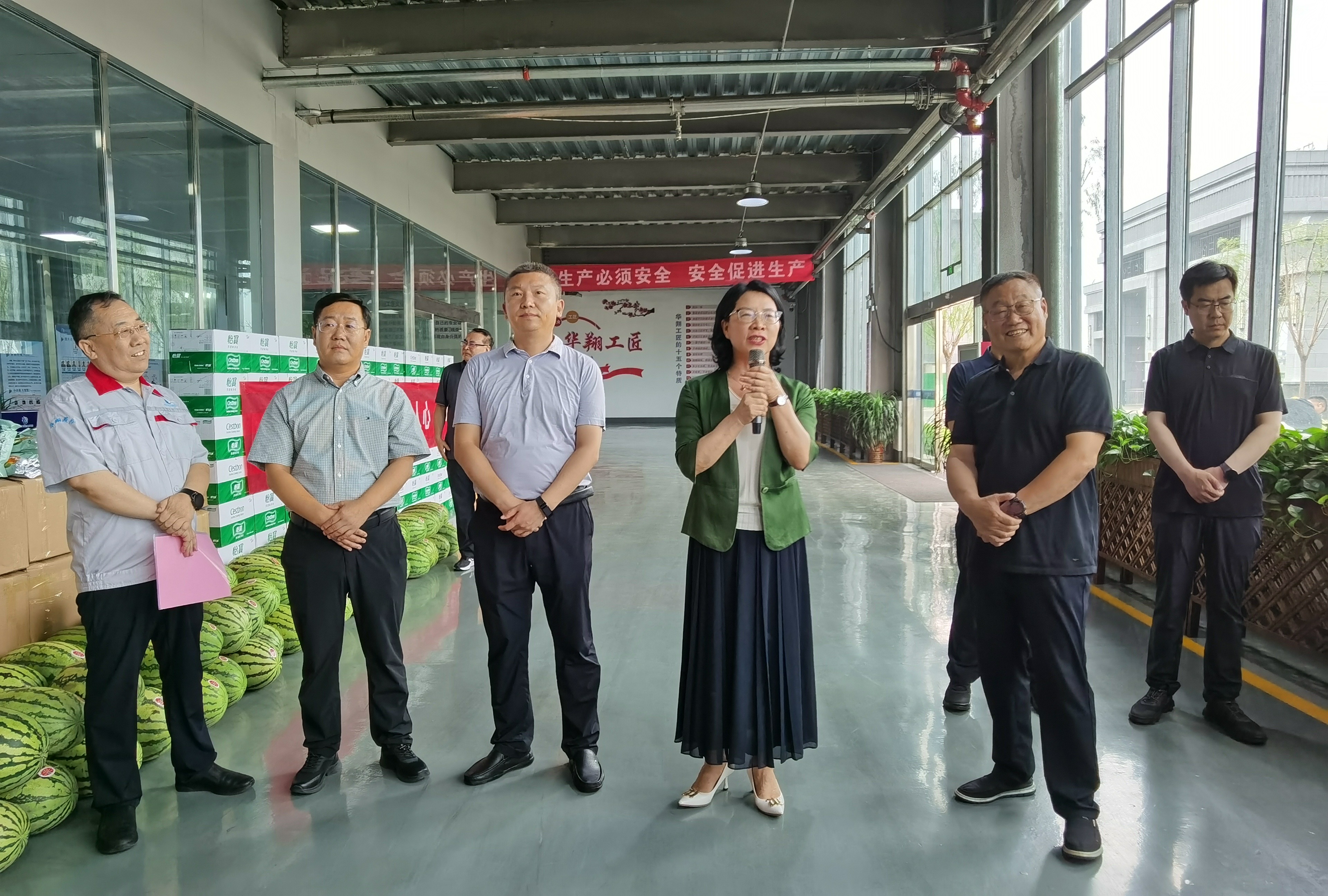 清涼慰問(wèn)暖人心、凝心聚力鼓干勁